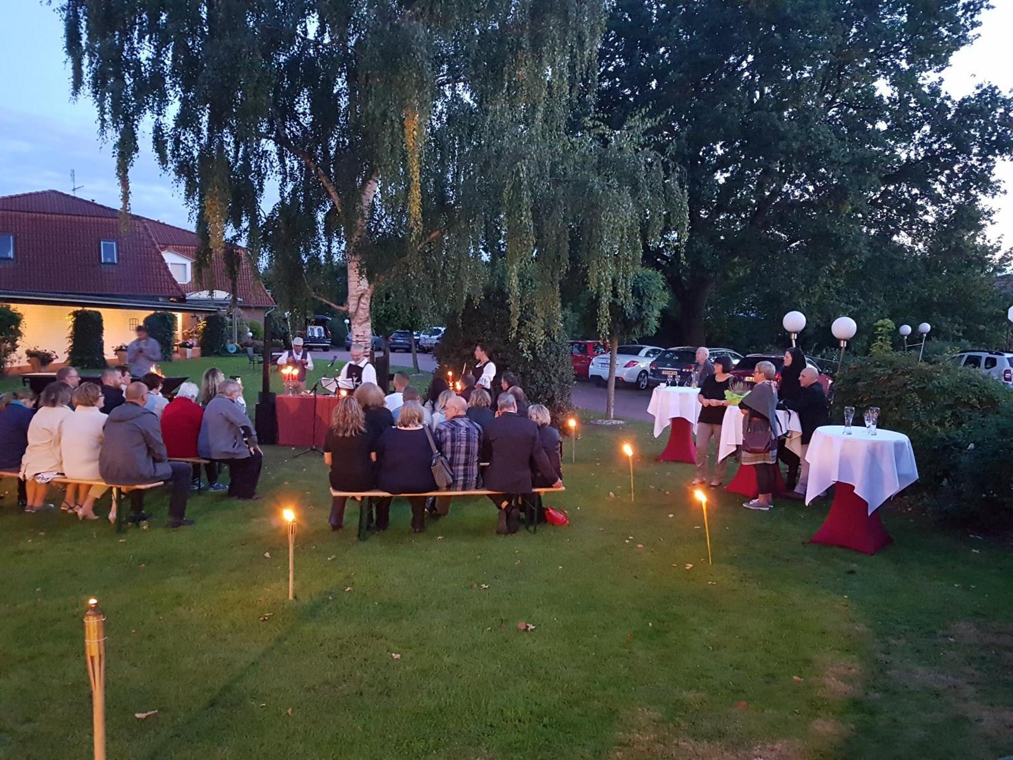 Hotel & Restaurant Zum Deutschen Hause Kirchhatten Esterno foto