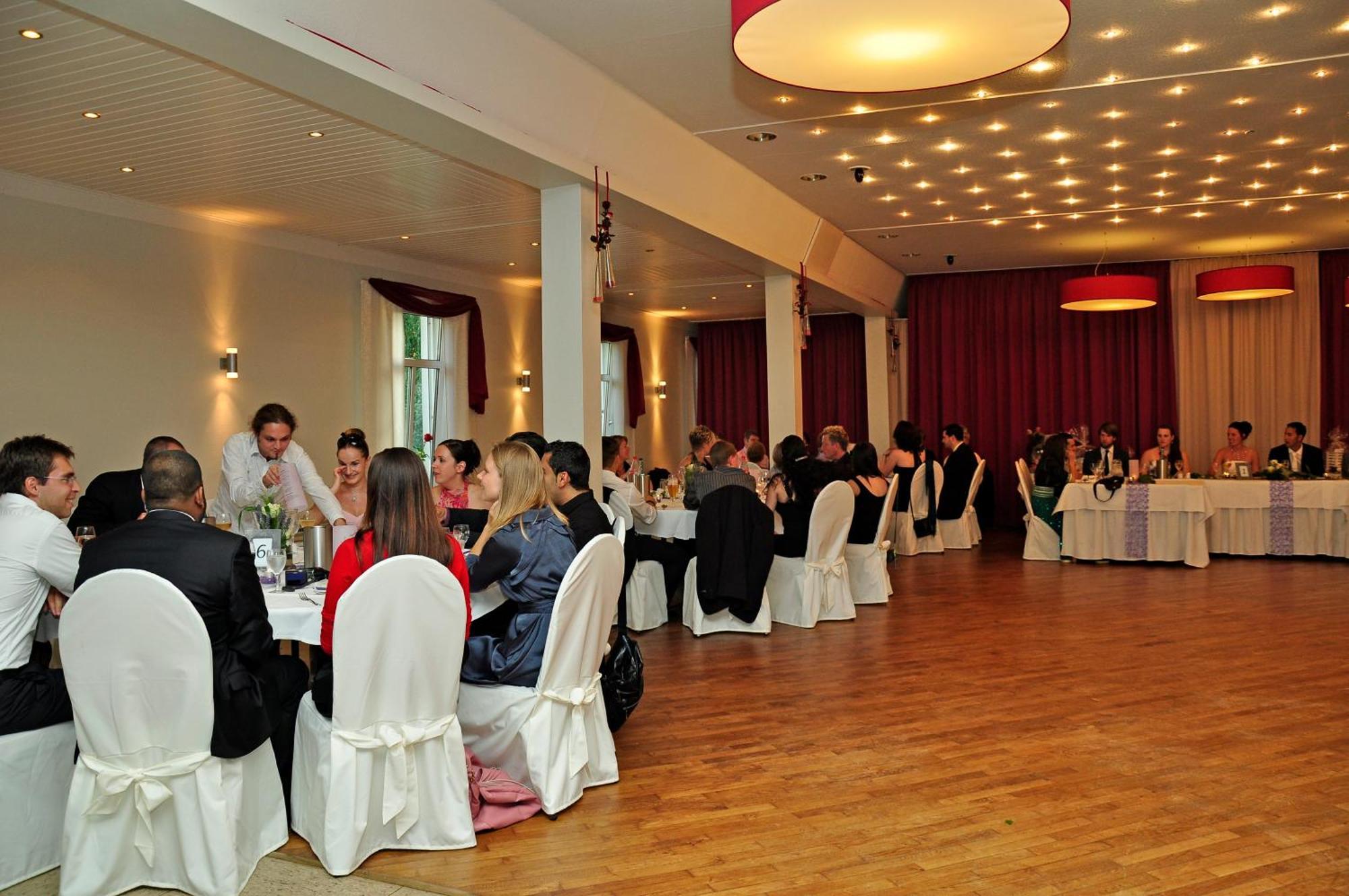 Hotel & Restaurant Zum Deutschen Hause Kirchhatten Esterno foto