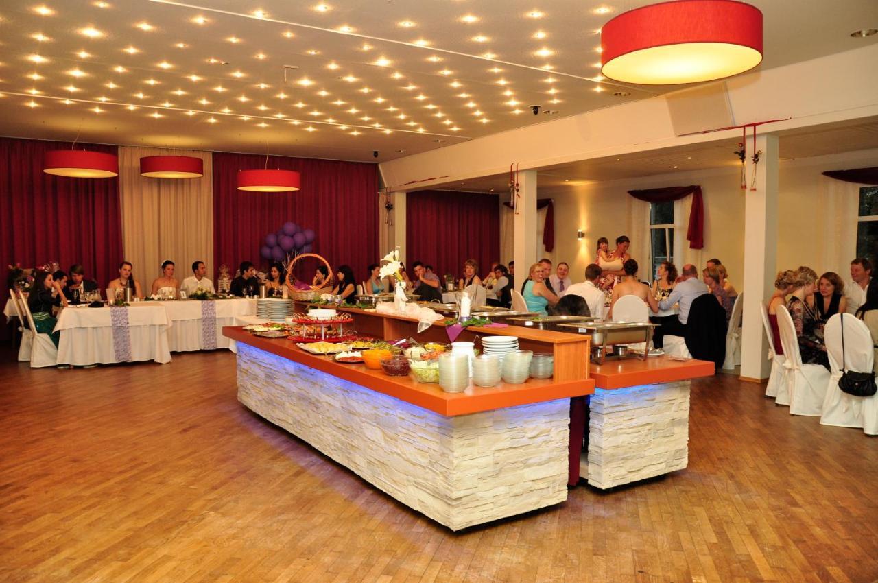 Hotel & Restaurant Zum Deutschen Hause Kirchhatten Esterno foto